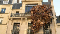 Tadashi-Kawamata_-installation-Nid-à-Liaigre-rue-du-Faubourg-Saint-Honoré-à-Paris_-2023