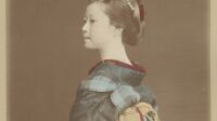 Exposition Japon en couleurs au MAD Musée des arts décoratifs de Paris - Raimund von Stillfried —Portrait d’une jeune fille1871-1881Épreuve sur papier albuminé rehaussée de couleurs