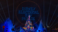 1010901-disneyland-paris-la-symphonie-des-couleurs-disney-la-nouvelle-saison-hivernale-du-parc