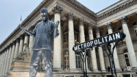 Statue Kid Cudi Place de la Bourse paris (2)