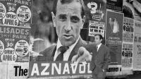 Charles Aznavour (1924-2018), auteur-compositeur-interprète et acteur français d'origine arménienne. New York (Etats-Unis), mars 1963.