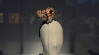 Exposition Chapeaux d'artiste Stephen Jones, Palais Galliera, Vue de l'exposition, ©Arts in the city (2)