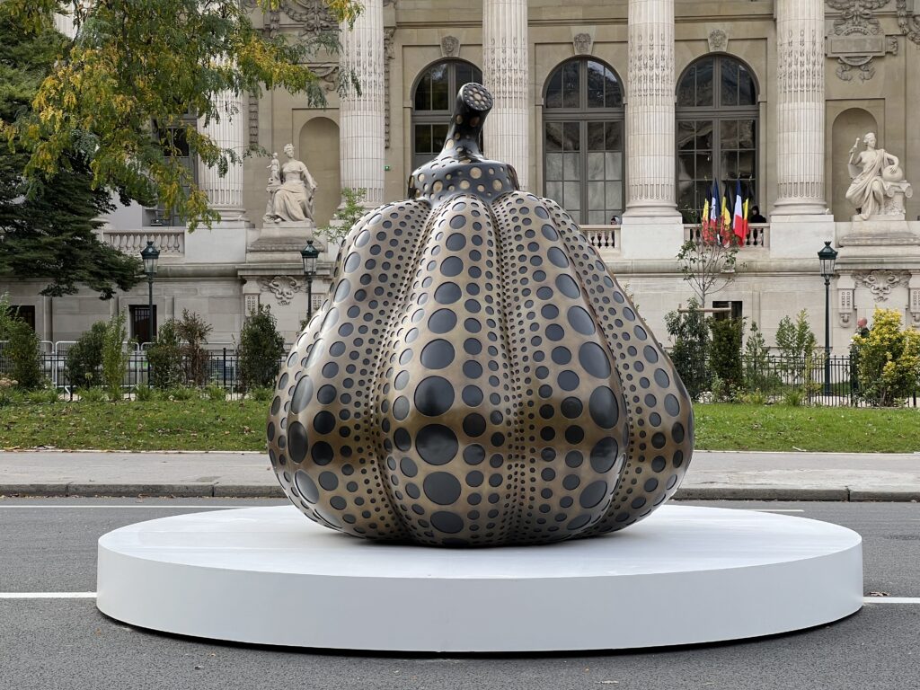 Art Basel Paris 2024 Une Citrouille XXL De Yayoi Kusama Au Pied Du 