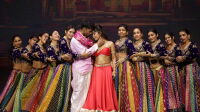 Paris, France
Jeudi 29 février 2024

Spectacle / répetitions

Devdas - Le Musical sur la scéne du Grand Rex à Paris

"Depuis le cur de Bollywood, les Roméo &amp; Juliette de l'Inde. La plus grande histoire d'amour jamais racontée !"
D'aprés le roman Devdasécrit par Sarat Chandra Chatterjee, publié en 1917. Il relate l'histoire d'amour contrarié entre Devdas, jeune homme issu d'une famille aisée, et Parvati, la fille de ses voisins d'extraction plus modeste.