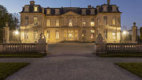 Château de Champs-sur-Marne, façade sur cour à la tombée du jour
