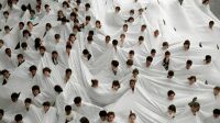 Lygia Pape, Divisor, 1968, performance au Museu de Arte Moderna, Rio de Janeiro, Brésil (1990)