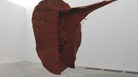 Abakan rouge, 1969, Magdalena Abakanowicz. Tate, Présenté anonymement, 2009. Photo © Magdalena Abakanowicz