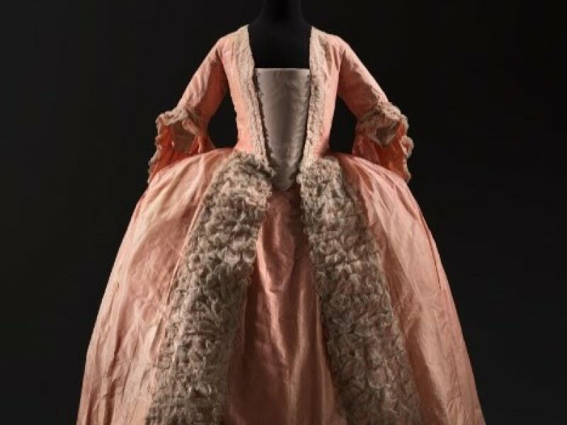 La mode du XVIIIe sous toutes ses coutures