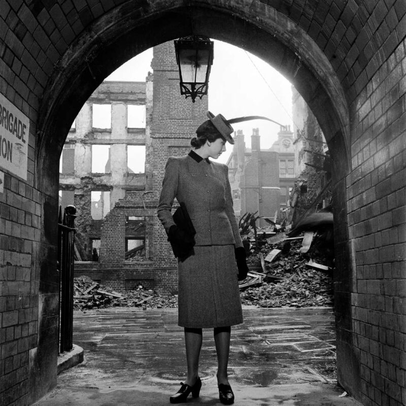 On fonce voir Lee Miller au Musée d'Art Moderne! On fonce voir Lee Miller au Musée d'Art Moderne!