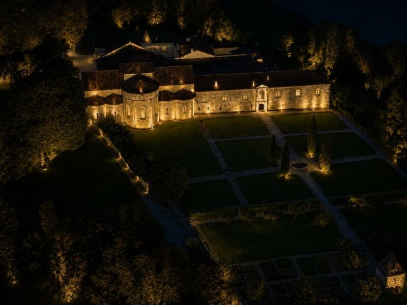L'abbaye de Flaran se découvre de nuit...