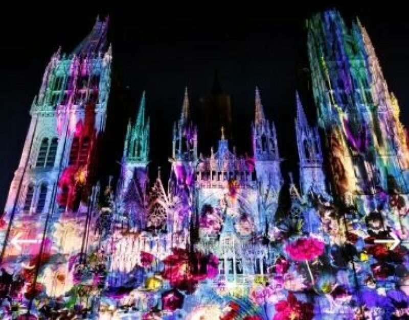 La cathédrale de Rouen se pare de fleurs La cathédrale de Rouen se pare de fleurs