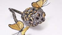 Daniel Brush, Nest - Butterflies, Ladybugs, 1990-1992, Pure gold, steel, Photo - L'ÉCOLE, School of Jewelry Arts - B. Chelly Daniel Brush, Nest - Butterflies, Ladybugs, 1990-1992, Pure gold, steel, Photo - L'ÉCOLE, School of Jewelry Arts - B. Chelly