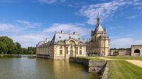 Exterior_view_of_the_Château_de_Chantilly_under_blue_sky_Oise_France Exterior_view_of_the_Château_de_Chantilly_under_blue_sky_Oise_France