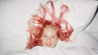 Juergen Teller, Young Pink Kate, London, 1998 Young Pink Kate de Juergen Teller, exposition The 90s: Art and Fashion à la Tate Britain