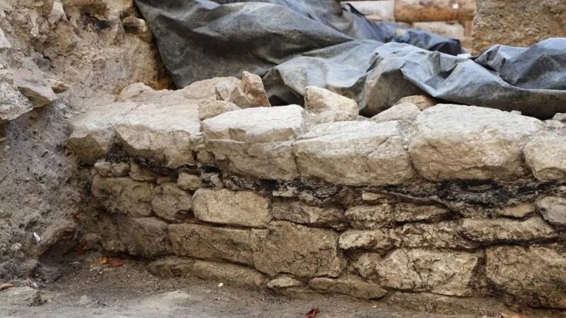 Un rempart gaulois sous l'Hôtel-Dieu