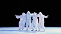 A4 (Comme la feuille), quatre danseurs en costumes blancs, Philippe Lafeuille