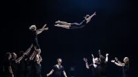 Humans 2.0, Circa, Théâtre Silvia Monfort Humans 2.0, compagnie Circa, acrobates en vol