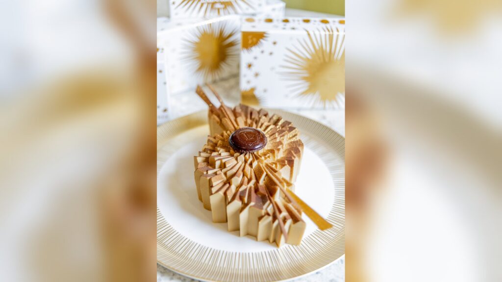 Bûche de Noël 2026 Création Signature de Julien Alvarez pour Ladurée