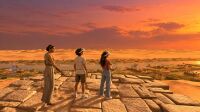 Cléopâtre, le destin de l'Égypte, expérience en réalité virtuelle au BHV Marais Visiteurs équipés de casques de réalité virtuelle au sommet de la pyramide de Khéops dans l'expérience Cléopâtre, le destin de l'Égypte