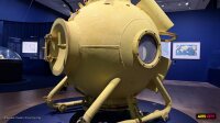Une bathysphère jaune exposée dans l'exposition L'Appel des profondeurs du musée national de la Marine à Paris