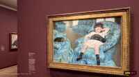 Exposition Mary Cassatt au musée d'Orsay - Fillette dans un fauteuil bleu en salle La Fillette dans un fauteuil bleu de Mary Cassatt accrochée dans l'exposition Mary Cassatt. L'indépendante au musée d'Orsay - photo Arts in the City