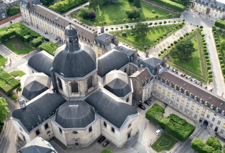 La chapelle Saint-Louis de la Salpêtrière, lieu d’OFFSCREEN